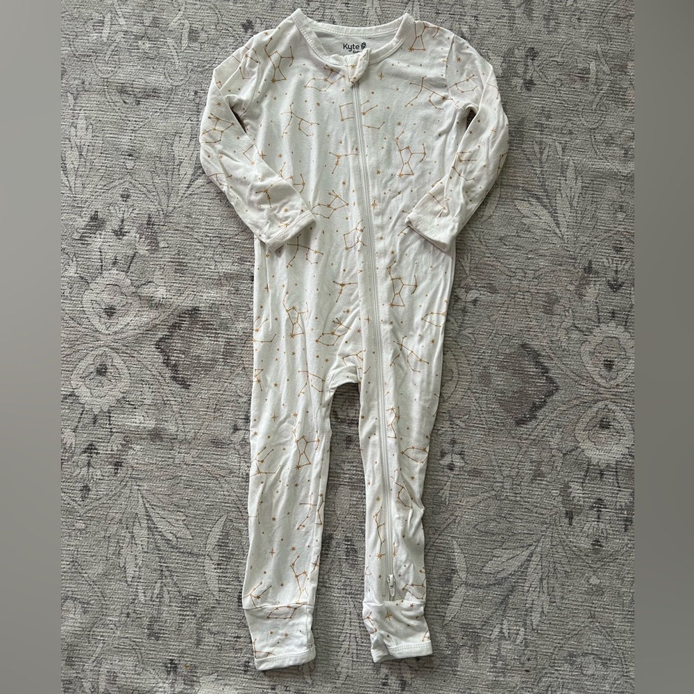 Kyte BABY White Constellation Zippered Pajamas